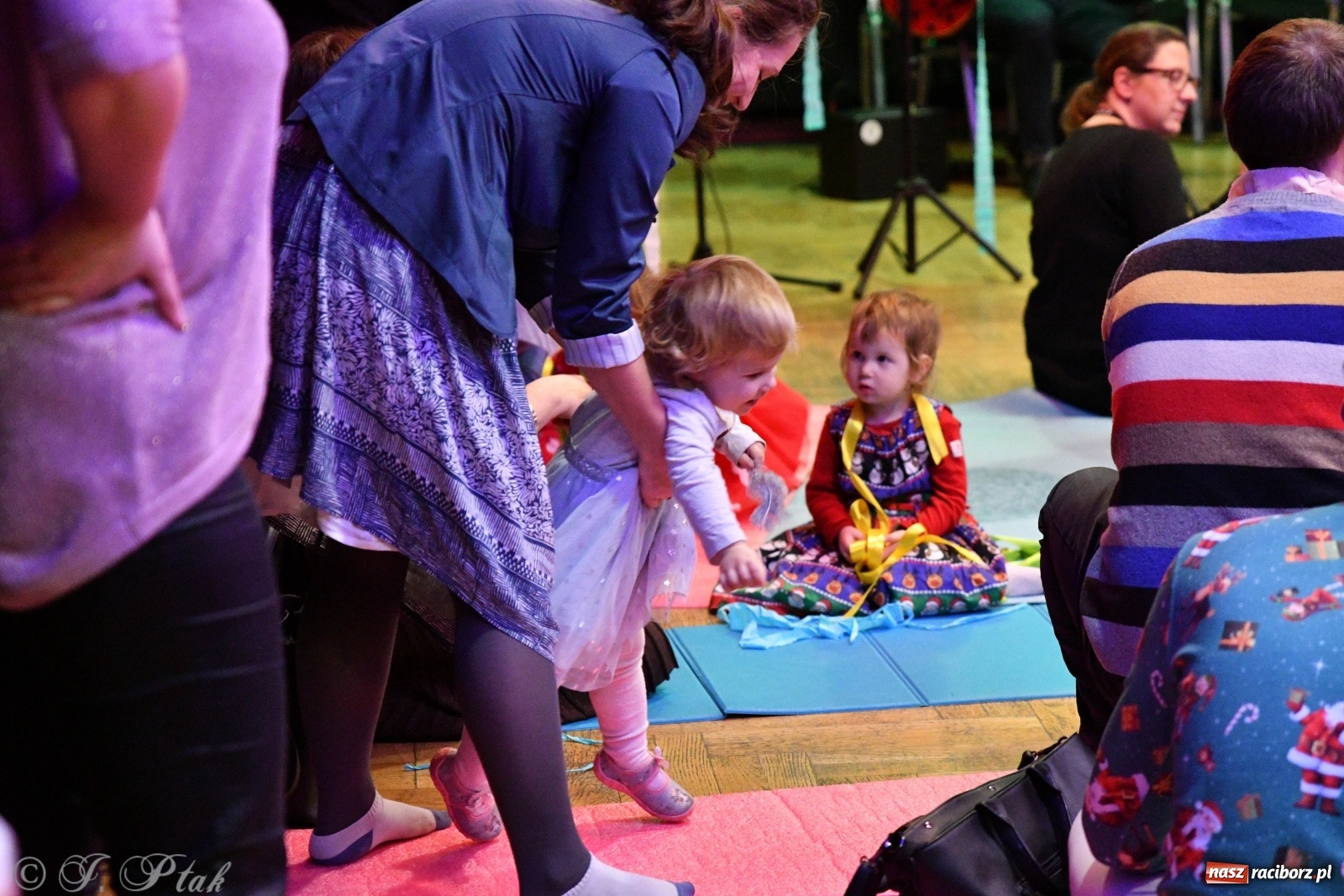 Zdjęcie w galerii na portalu naszraciborz.pl: Zabawy z bałwankiem Bembenkiem, czyli Maluchy w krainie dźwięku [FOTO] wiadomości z regionu