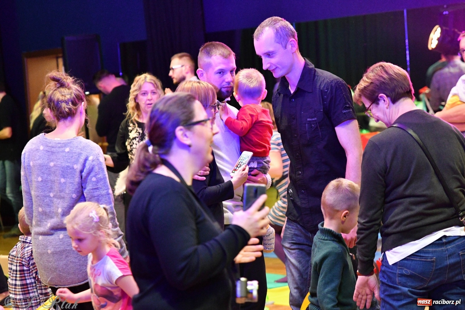 Zdjęcie w galerii na portalu naszraciborz.pl: Zabawy z bałwankiem Bembenkiem, czyli Maluchy w krainie dźwięku [FOTO] wiadomości z regionu