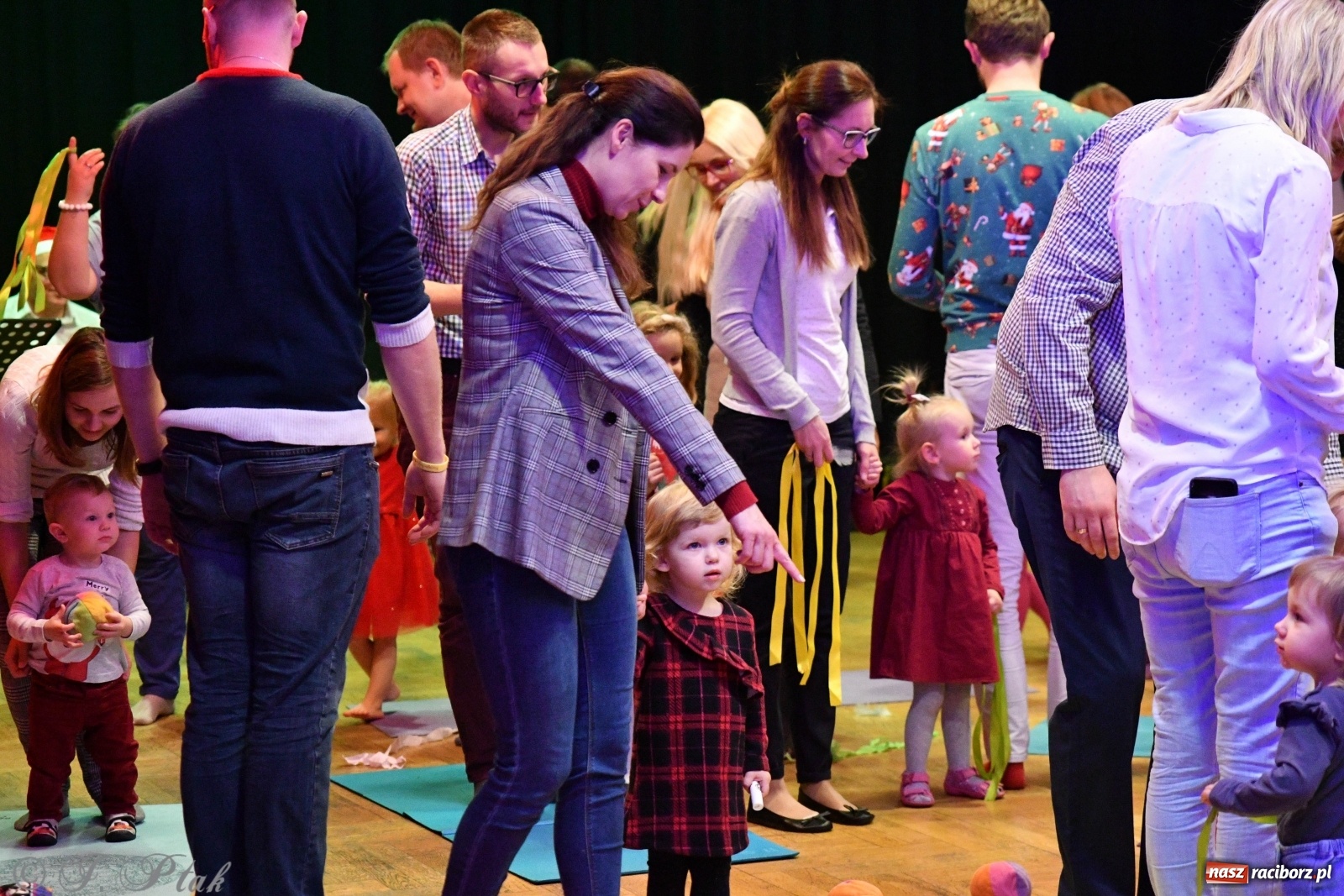 Zdjęcie w galerii na portalu naszraciborz.pl: Zabawy z bałwankiem Bembenkiem, czyli Maluchy w krainie dźwięku [FOTO] wiadomości z regionu
