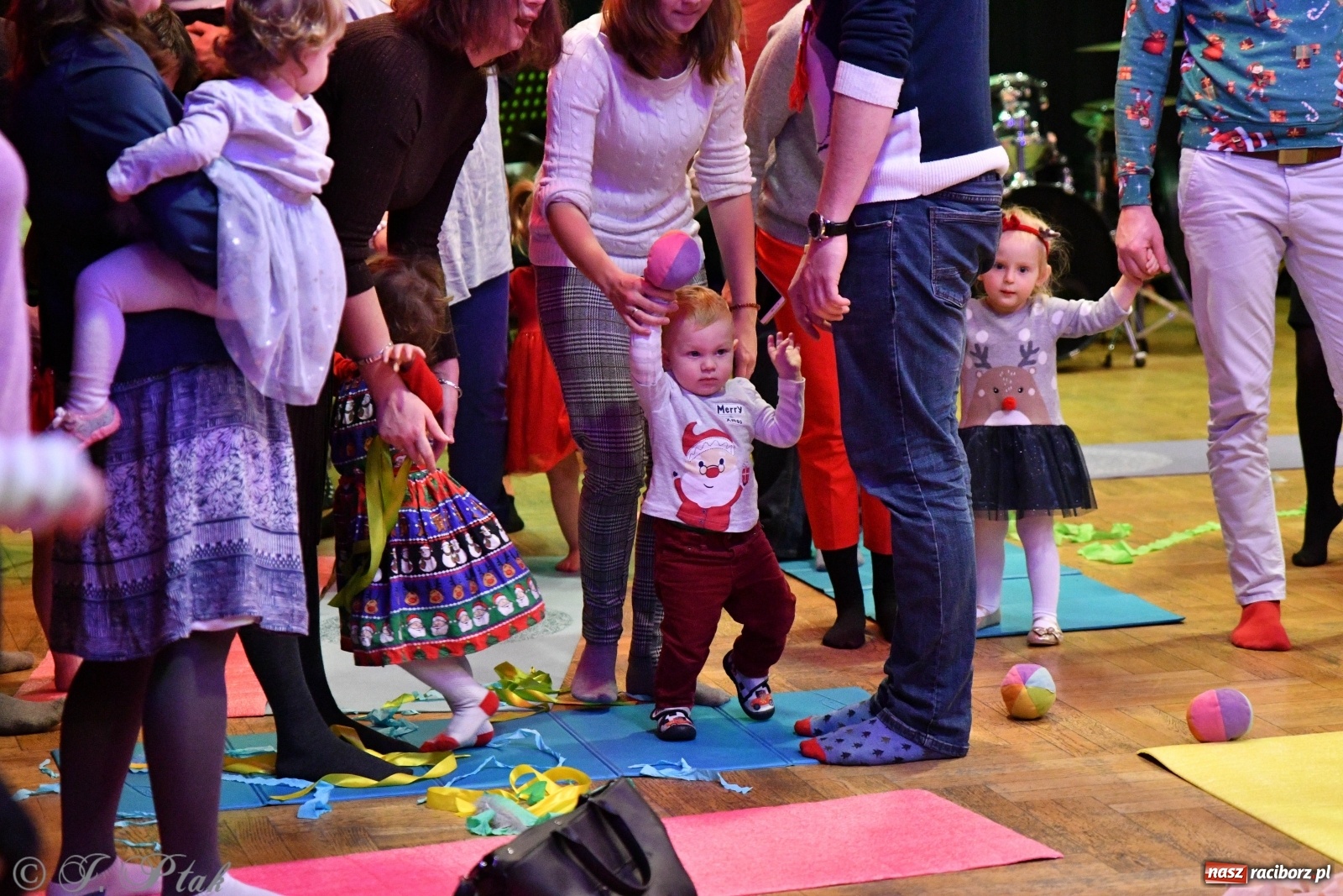 Zdjęcie w galerii na portalu naszraciborz.pl: Zabawy z bałwankiem Bembenkiem, czyli Maluchy w krainie dźwięku [FOTO] wiadomości z regionu