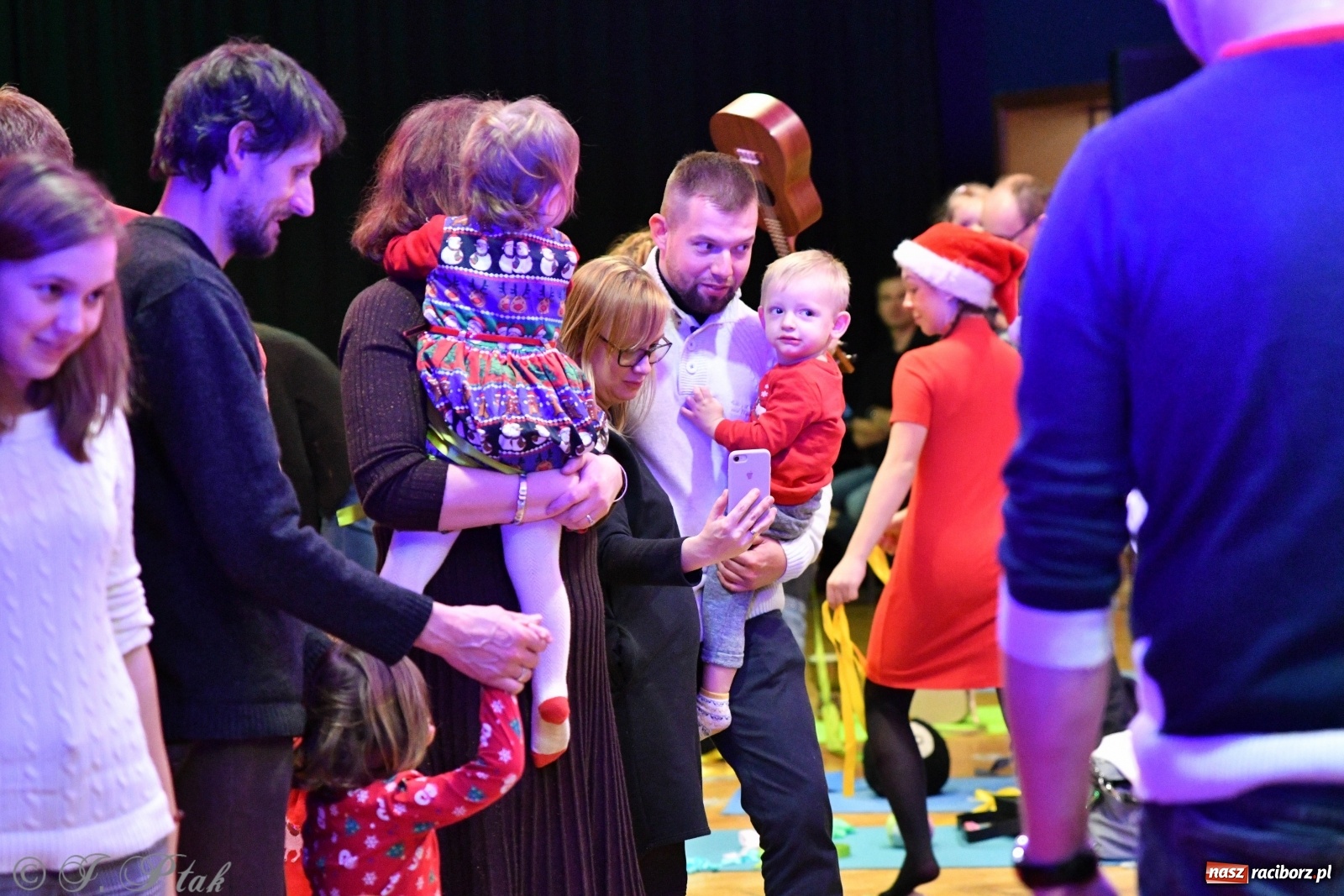 Zdjęcie w galerii na portalu naszraciborz.pl: Zabawy z bałwankiem Bembenkiem, czyli Maluchy w krainie dźwięku [FOTO] wiadomości z regionu