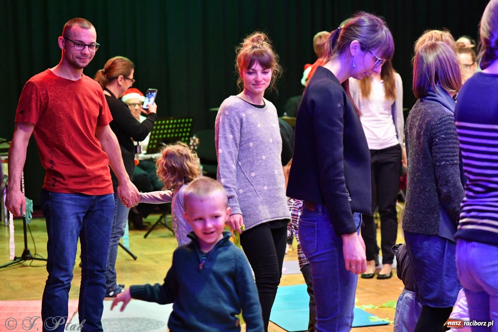 Zdjęcie w galerii na portalu naszraciborz.pl: Zabawy z bałwankiem Bembenkiem, czyli Maluchy w krainie dźwięku [FOTO] wiadomości z regionu