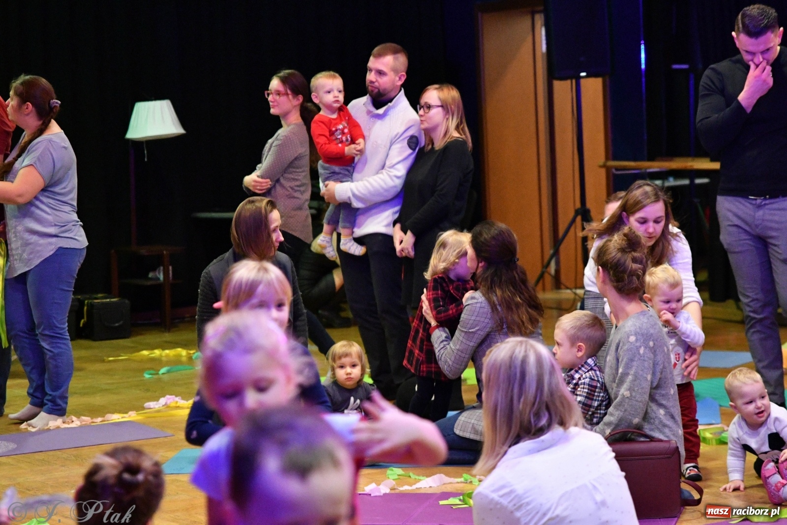 Zdjęcie w galerii na portalu naszraciborz.pl: Zabawy z bałwankiem Bembenkiem, czyli Maluchy w krainie dźwięku [FOTO] wiadomości z regionu