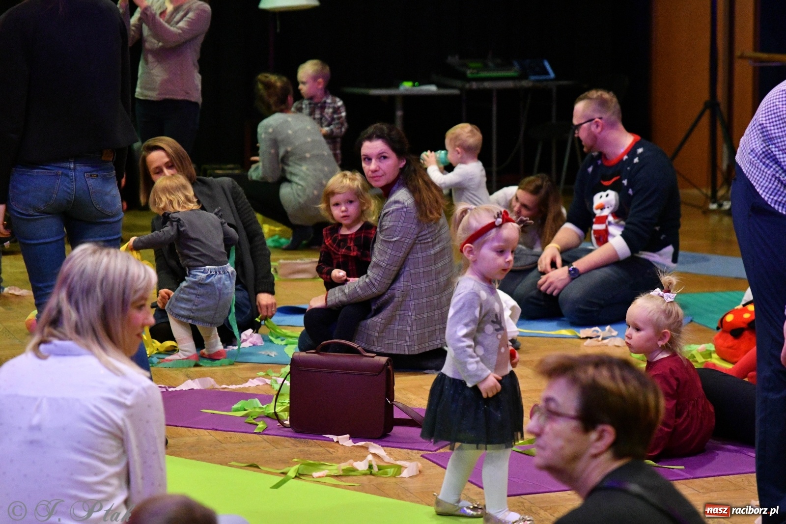 Zdjęcie w galerii na portalu naszraciborz.pl: Zabawy z bałwankiem Bembenkiem, czyli Maluchy w krainie dźwięku [FOTO] wiadomości z regionu