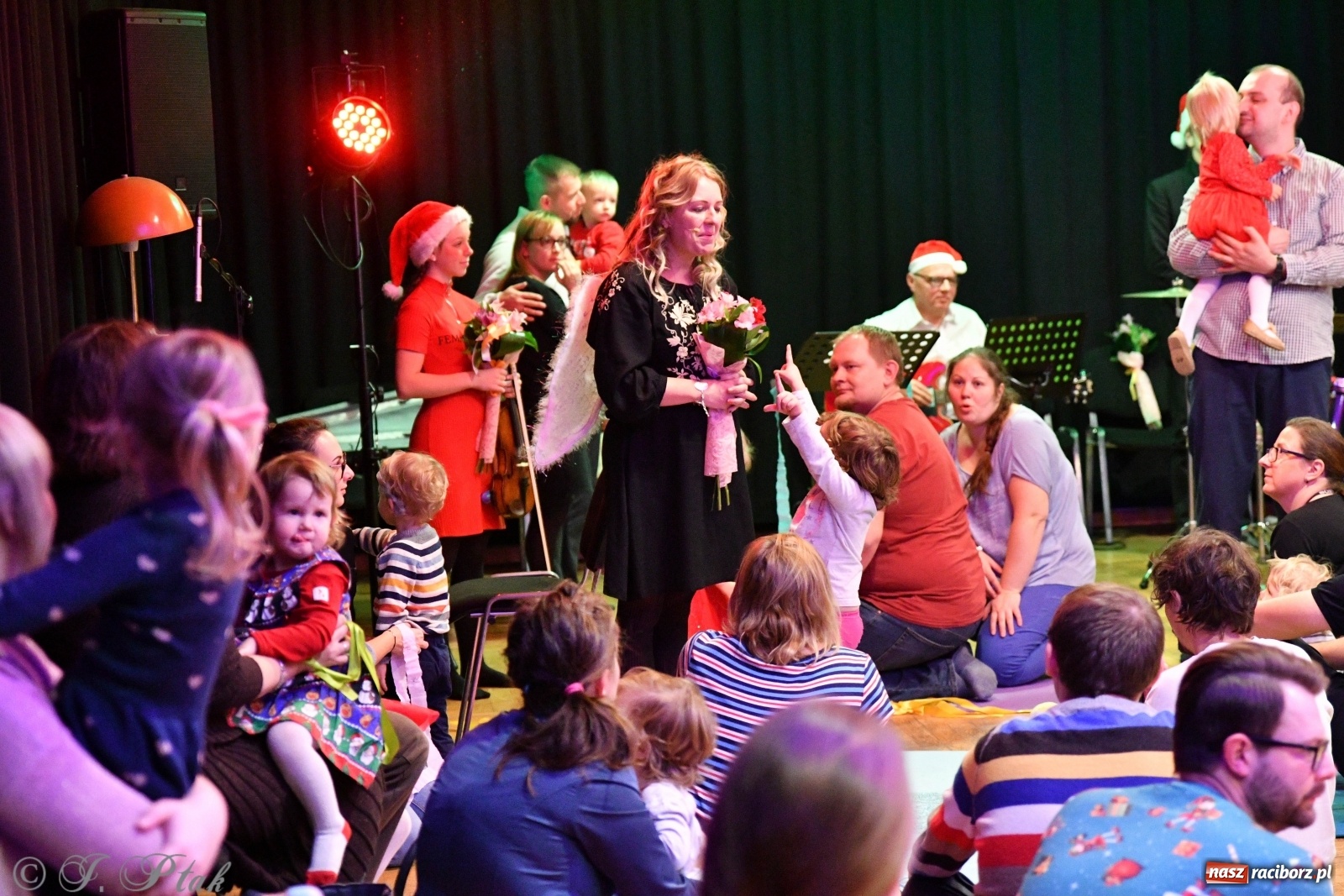Zdjęcie w galerii na portalu naszraciborz.pl: Zabawy z bałwankiem Bembenkiem, czyli Maluchy w krainie dźwięku [FOTO] wiadomości z regionu