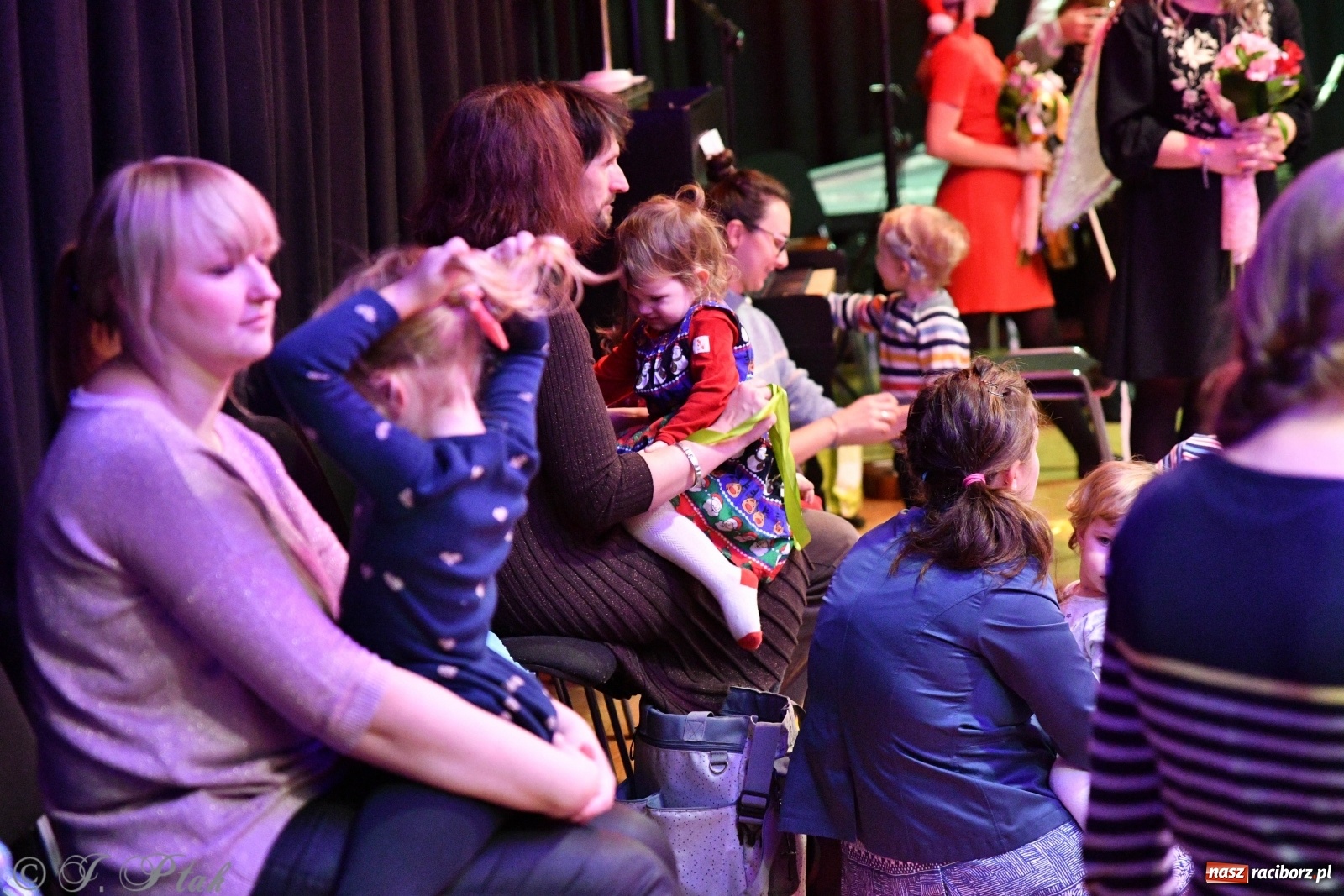 Zdjęcie w galerii na portalu naszraciborz.pl: Zabawy z bałwankiem Bembenkiem, czyli Maluchy w krainie dźwięku [FOTO] wiadomości z regionu