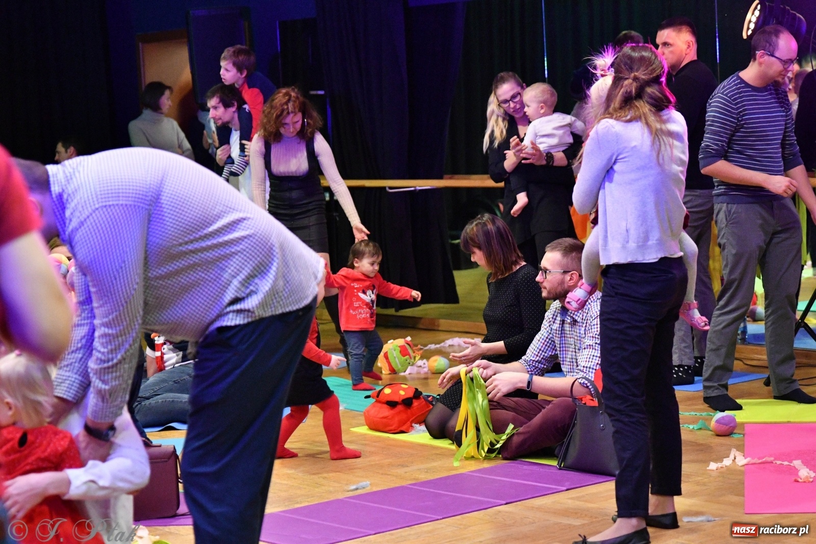 Zdjęcie w galerii na portalu naszraciborz.pl: Zabawy z bałwankiem Bembenkiem, czyli Maluchy w krainie dźwięku [FOTO] wiadomości z regionu