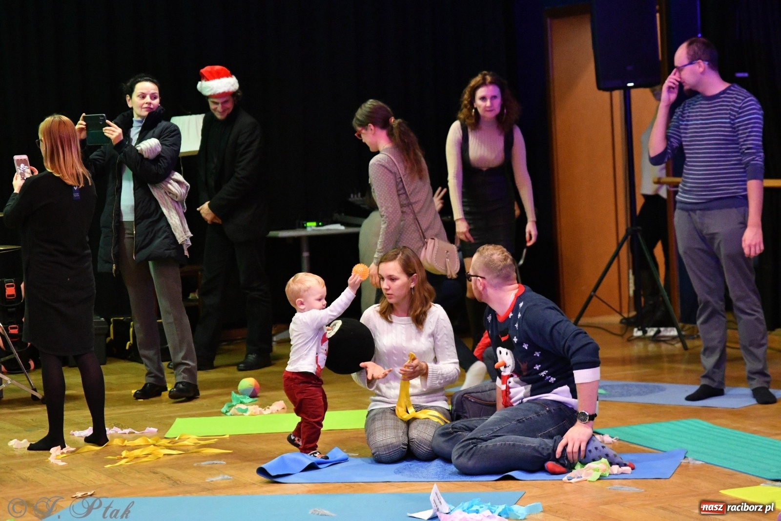 Zdjęcie w galerii na portalu naszraciborz.pl: Zabawy z bałwankiem Bembenkiem, czyli Maluchy w krainie dźwięku [FOTO] wiadomości z regionu