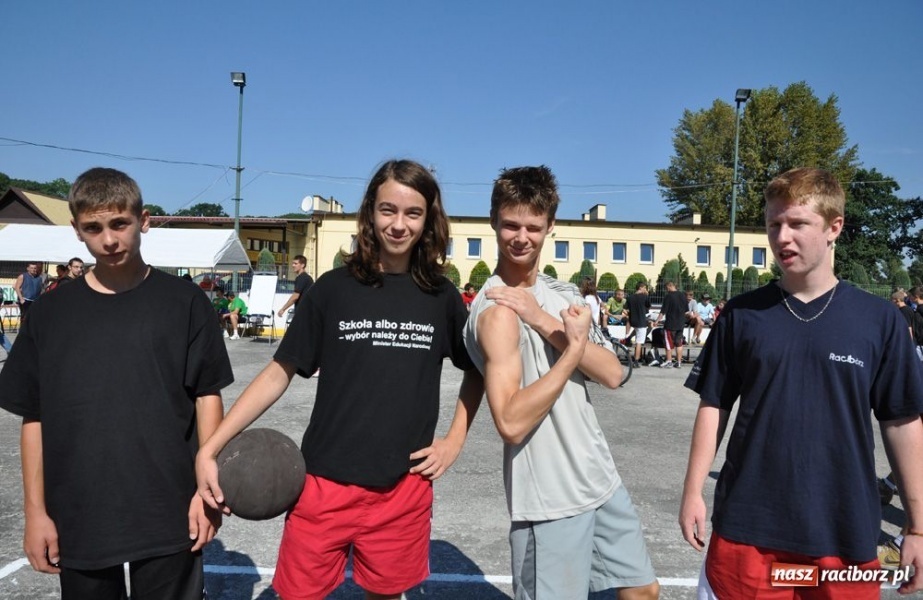 Zdjęcie w galerii na portalu naszraciborz.pl: 25 drużyn walczyło w turnieju streetballa wiadomości z regionu