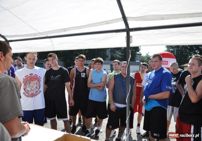 Zdjęcie w galerii na portalu naszraciborz.pl: 25 drużyn walczyło w turnieju streetballa wiadomości z regionu