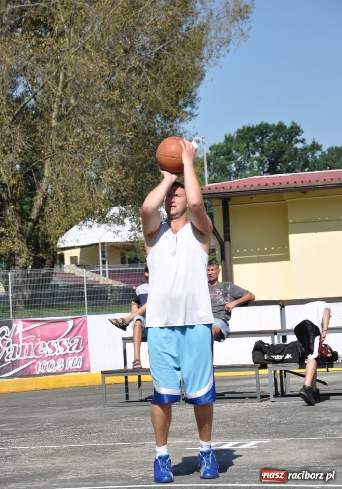 Zdjęcie w galerii na portalu naszraciborz.pl: 25 drużyn walczyło w turnieju streetballa wiadomości z regionu