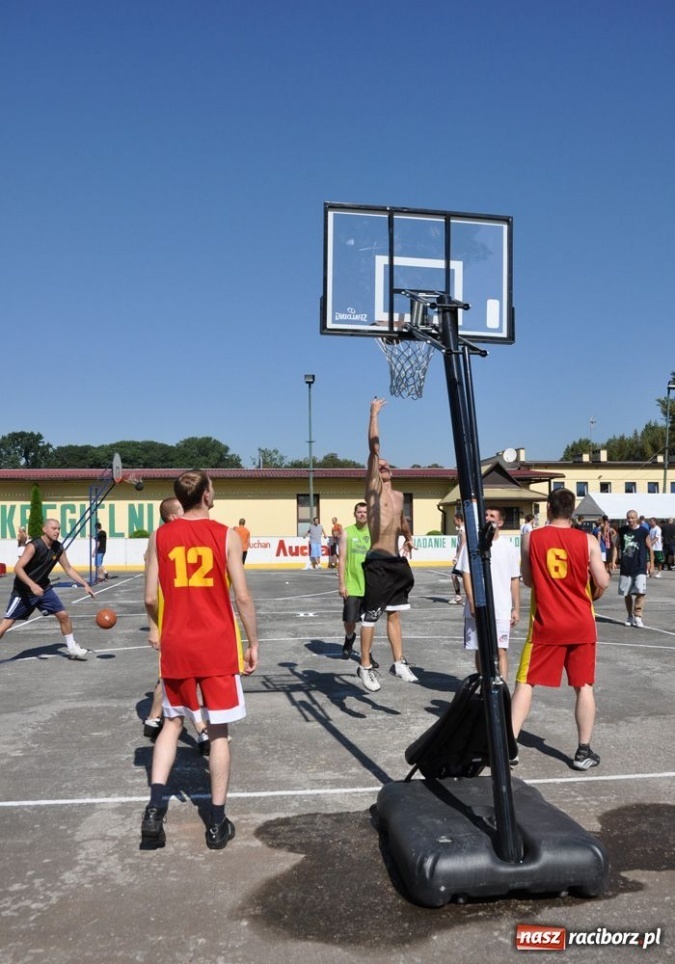 Zdjęcie w galerii na portalu naszraciborz.pl: 25 drużyn walczyło w turnieju streetballa wiadomości z regionu