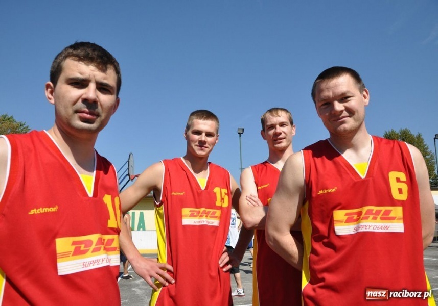 Zdjęcie w galerii na portalu naszraciborz.pl: 25 drużyn walczyło w turnieju streetballa wiadomości z regionu