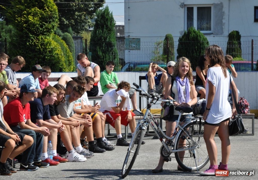 Zdjęcie w galerii na portalu naszraciborz.pl: 25 drużyn walczyło w turnieju streetballa wiadomości z regionu