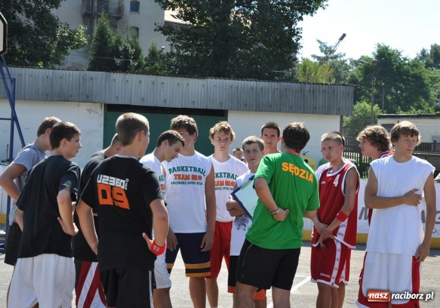 Zdjęcie w galerii na portalu naszraciborz.pl: 25 drużyn walczyło w turnieju streetballa wiadomości z regionu