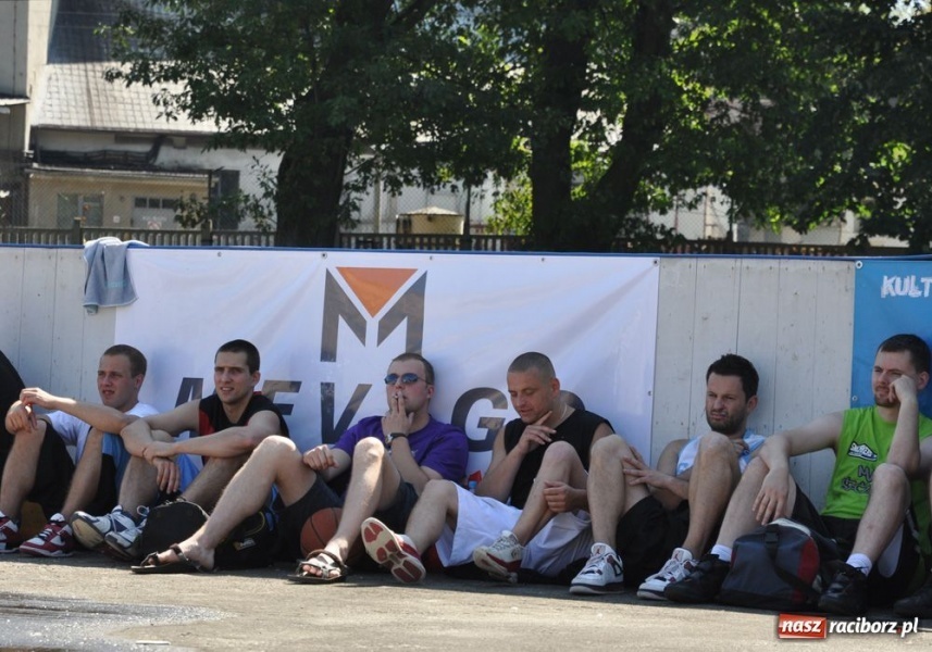 Zdjęcie w galerii na portalu naszraciborz.pl: 25 drużyn walczyło w turnieju streetballa wiadomości z regionu