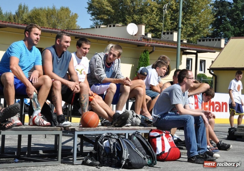 Zdjęcie w galerii na portalu naszraciborz.pl: 25 drużyn walczyło w turnieju streetballa wiadomości z regionu