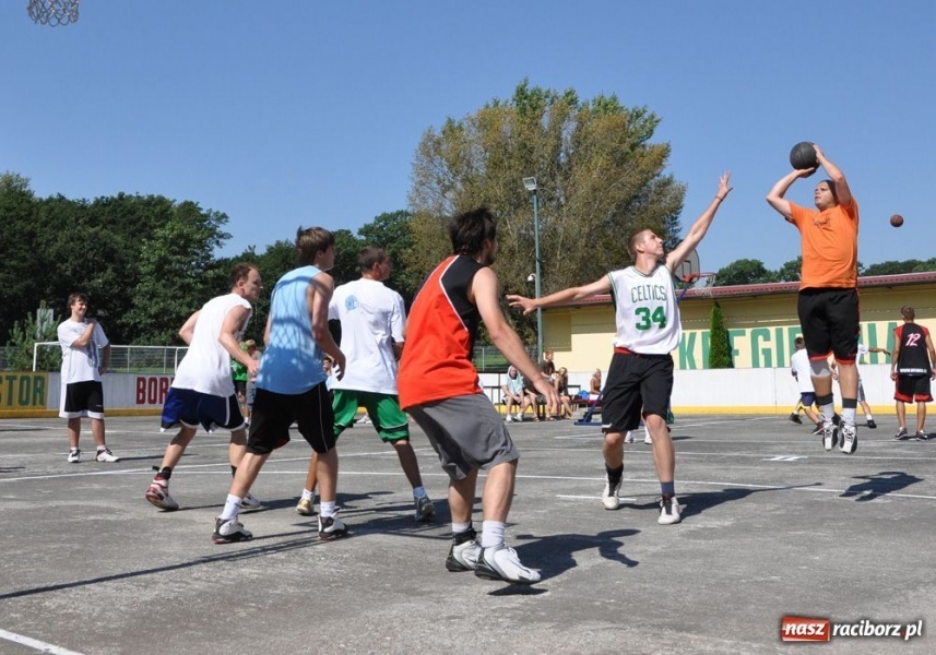 Zdjęcie w galerii na portalu naszraciborz.pl: 25 drużyn walczyło w turnieju streetballa wiadomości z regionu
