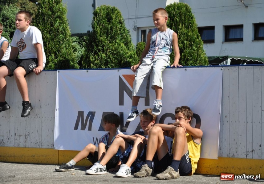 Zdjęcie w galerii na portalu naszraciborz.pl: 25 drużyn walczyło w turnieju streetballa wiadomości z regionu