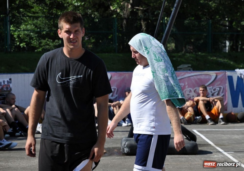 Zdjęcie w galerii na portalu naszraciborz.pl: 25 drużyn walczyło w turnieju streetballa wiadomości z regionu