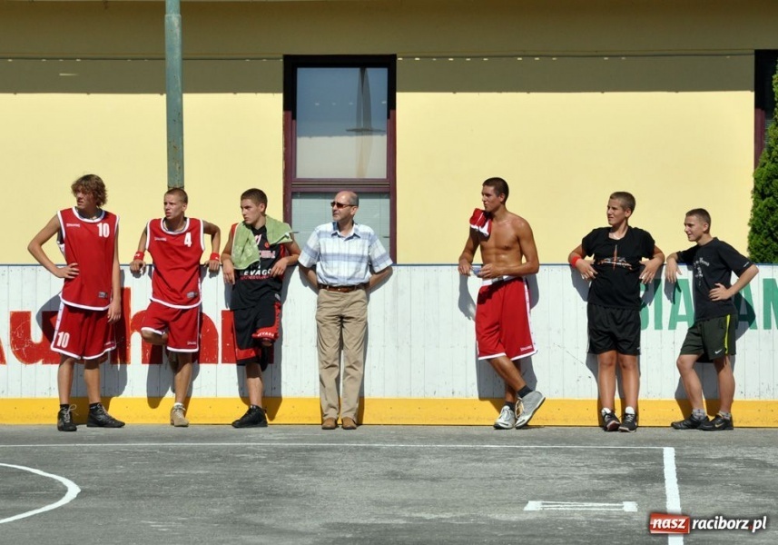 Zdjęcie w galerii na portalu naszraciborz.pl: 25 drużyn walczyło w turnieju streetballa wiadomości z regionu