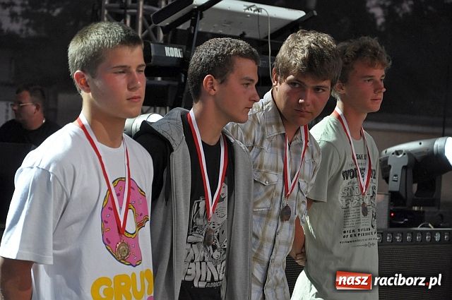 Zdjęcie w galerii na portalu naszraciborz.pl: 25 drużyn walczyło w turnieju streetballa wiadomości z regionu