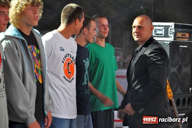 Zdjęcie w galerii na portalu naszraciborz.pl: 25 drużyn walczyło w turnieju streetballa wiadomości z regionu