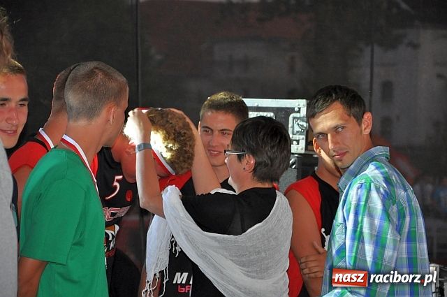 Zdjęcie w galerii na portalu naszraciborz.pl: 25 drużyn walczyło w turnieju streetballa wiadomości z regionu