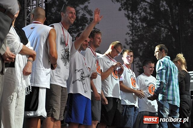 Zdjęcie w galerii na portalu naszraciborz.pl: 25 drużyn walczyło w turnieju streetballa wiadomości z regionu