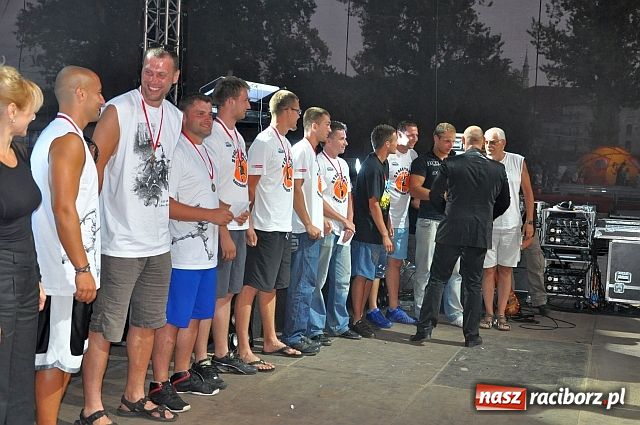 Zdjęcie w galerii na portalu naszraciborz.pl: 25 drużyn walczyło w turnieju streetballa wiadomości z regionu