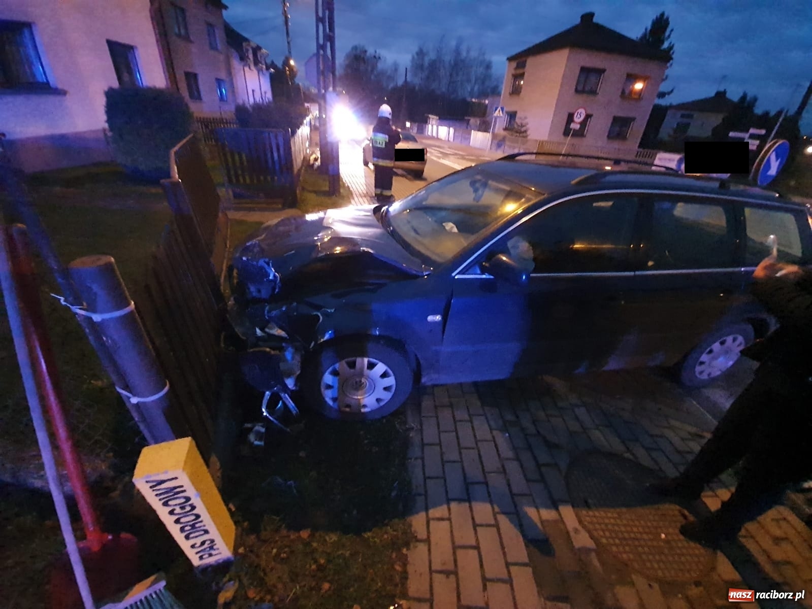 Zdjęcie w galerii na portalu naszraciborz.pl: Zderzenie dwóch pojazdów w Tworkowie wiadomości z regionu