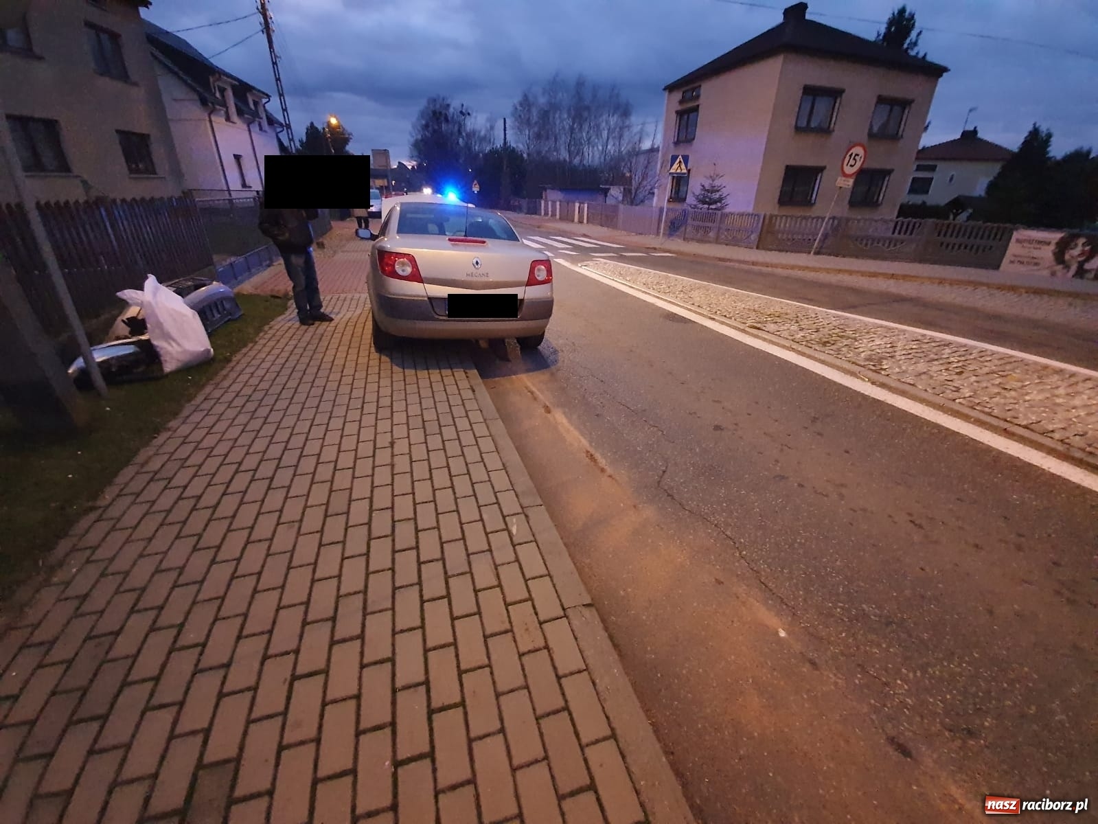 Zdjęcie w galerii na portalu naszraciborz.pl: Zderzenie dwóch pojazdów w Tworkowie wiadomości z regionu