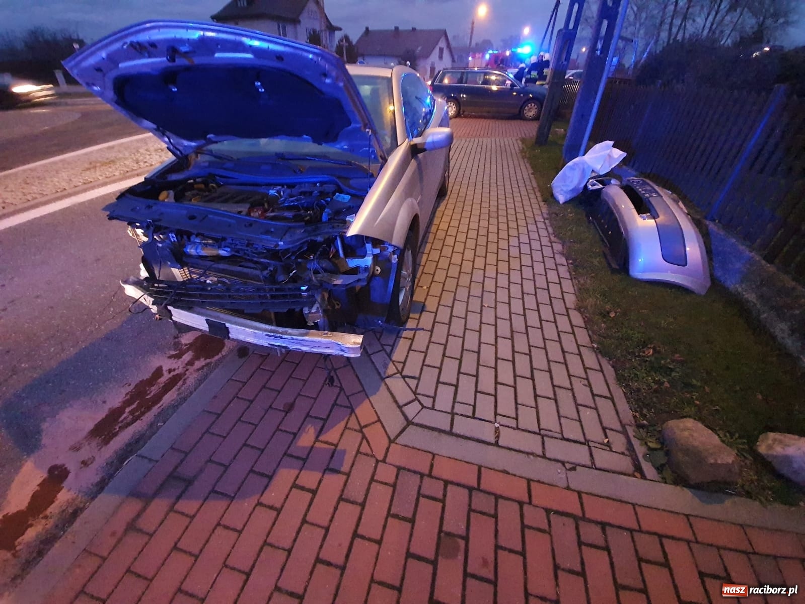 Zdjęcie w galerii na portalu naszraciborz.pl: Zderzenie dwóch pojazdów w Tworkowie wiadomości z regionu