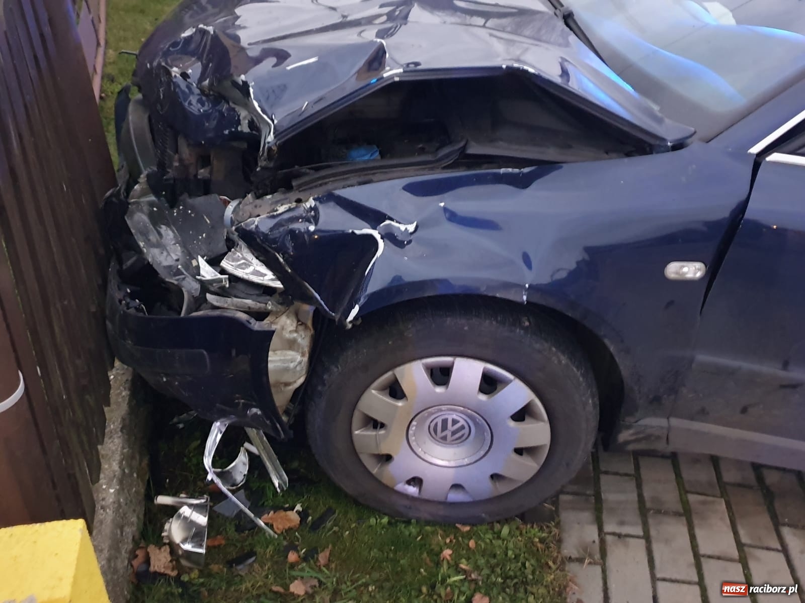 Zdjęcie w galerii na portalu naszraciborz.pl: Zderzenie dwóch pojazdów w Tworkowie wiadomości z regionu