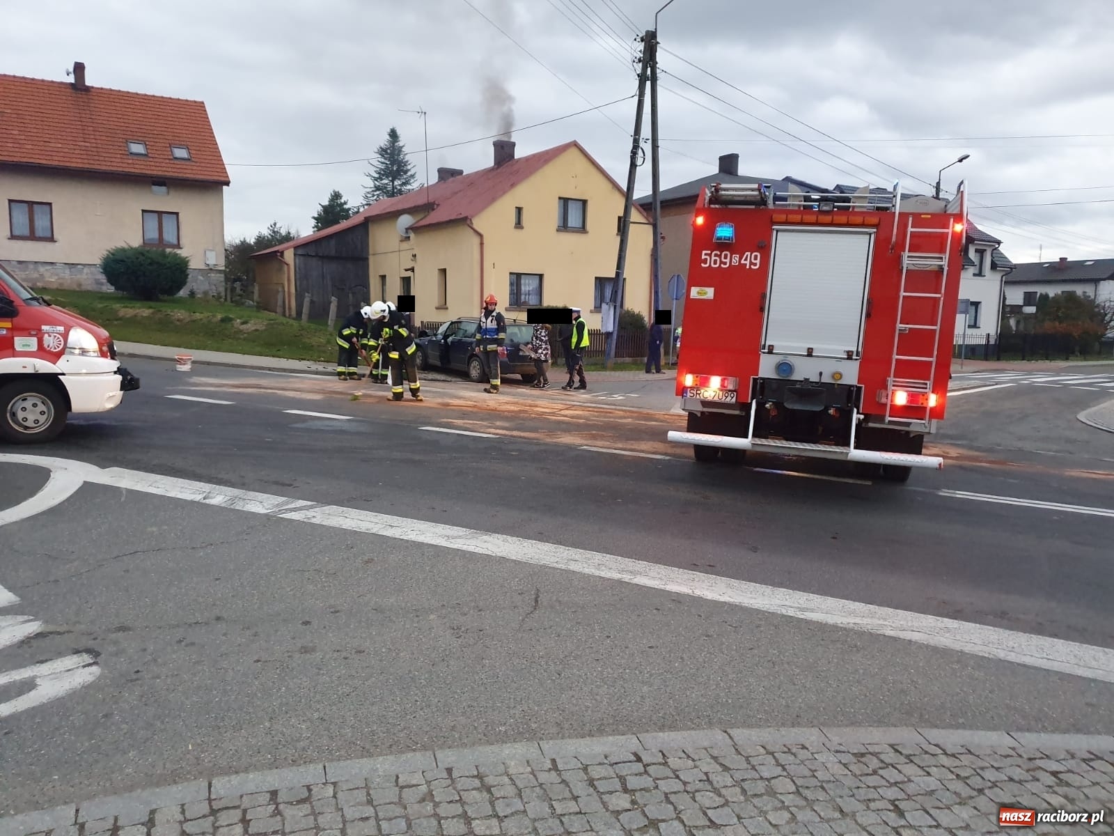 Zdjęcie w galerii na portalu naszraciborz.pl: Zderzenie dwóch pojazdów w Tworkowie wiadomości z regionu
