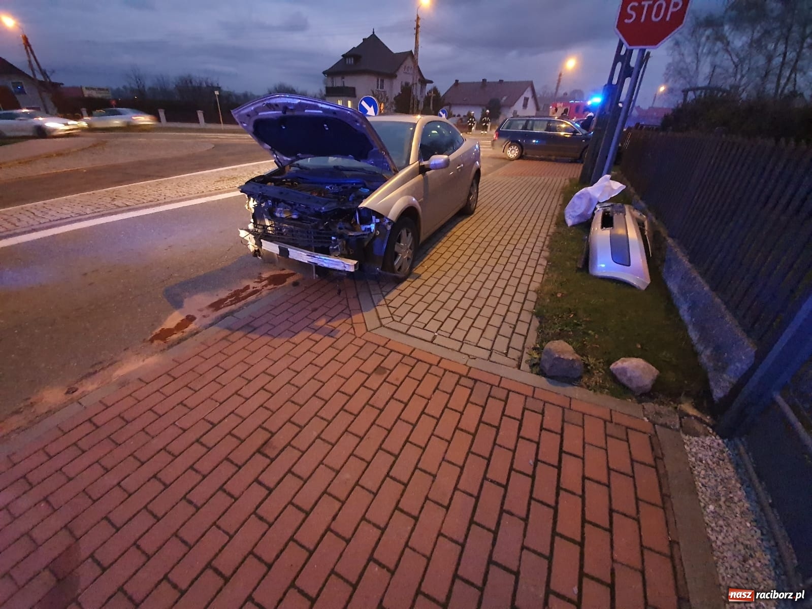 Zdjęcie w galerii na portalu naszraciborz.pl: Zderzenie dwóch pojazdów w Tworkowie wiadomości z regionu