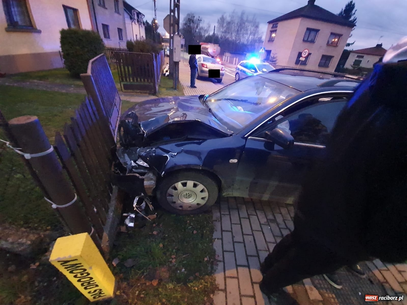 Zdjęcie w galerii na portalu naszraciborz.pl: Zderzenie dwóch pojazdów w Tworkowie wiadomości z regionu