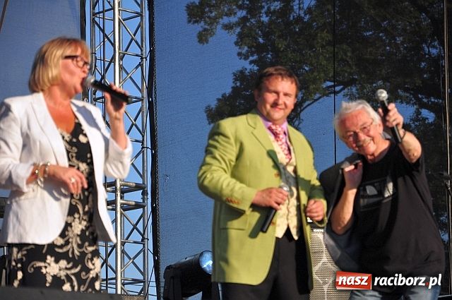 Zdjęcie w galerii na portalu naszraciborz.pl: Memoriał rozpoczęli z humorem wiadomości z regionu