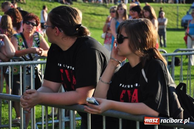 Zdjęcie w galerii na portalu naszraciborz.pl: Memoriał rozpoczęli z humorem wiadomości z regionu