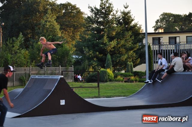 Zdjęcie w galerii na portalu naszraciborz.pl: Memoriał rozpoczęli z humorem wiadomości z regionu