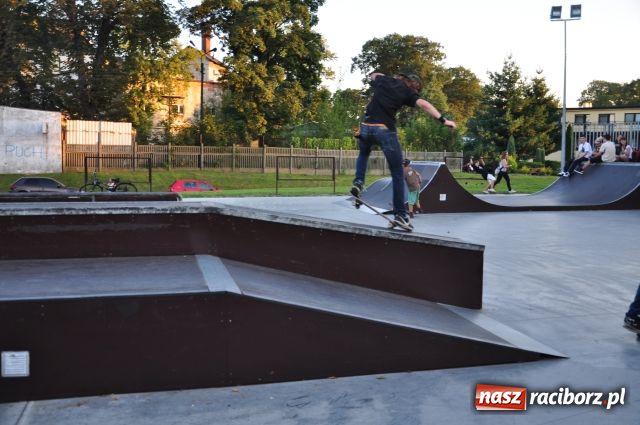Zdjęcie w galerii na portalu naszraciborz.pl: Memoriał rozpoczęli z humorem wiadomości z regionu