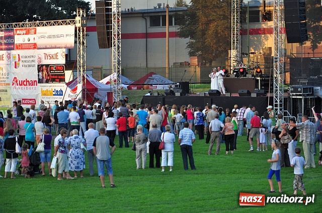Zdjęcie w galerii na portalu naszraciborz.pl: Memoriał rozpoczęli z humorem wiadomości z regionu