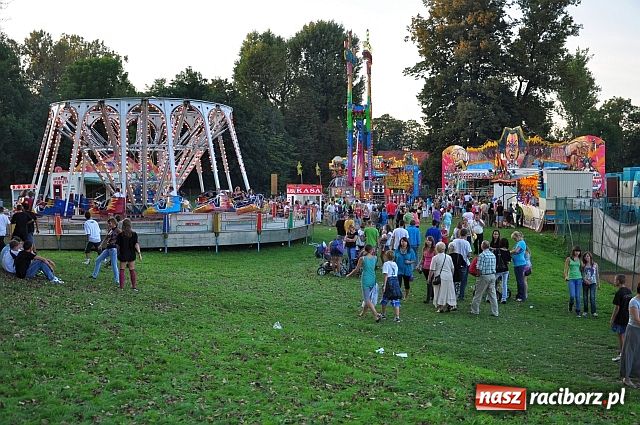 Zdjęcie w galerii na portalu naszraciborz.pl: Memoriał rozpoczęli z humorem wiadomości z regionu