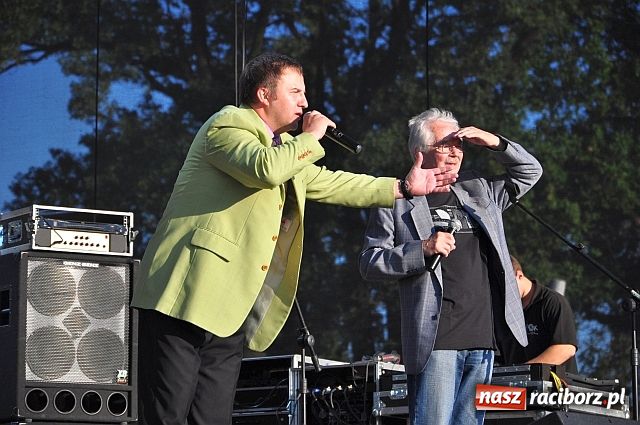 Zdjęcie w galerii na portalu naszraciborz.pl: Memoriał rozpoczęli z humorem wiadomości z regionu