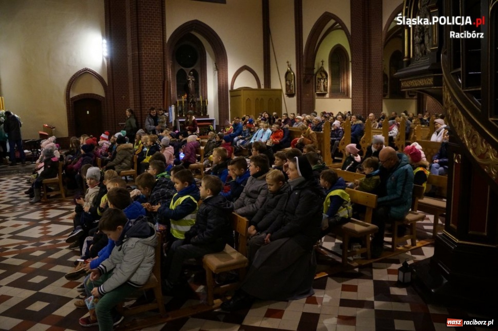 Zdjęcie w galerii na portalu naszraciborz.pl: Bezpieczna droga na roraty  wiadomości z regionu