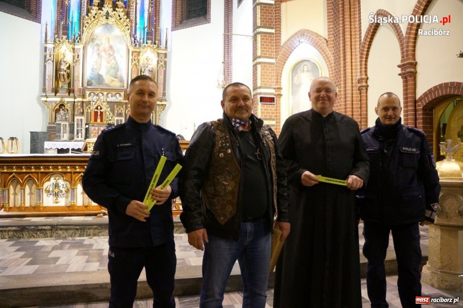 Zdjęcie w galerii na portalu naszraciborz.pl: Bezpieczna droga na roraty  wiadomości z regionu