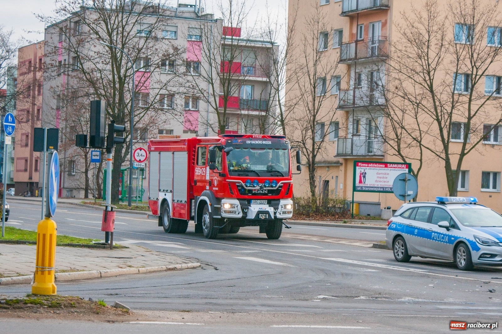 Zdjęcie w galerii na portalu naszraciborz.pl: Kraksa przy Mechaniku. 18-latek wymusił pierwszeństwo  wiadomości z regionu