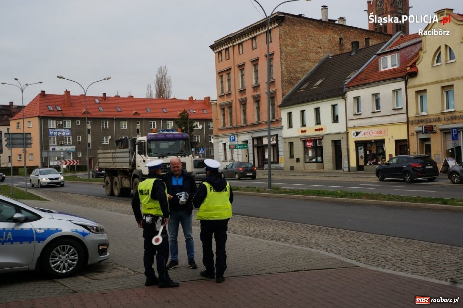 Zdjęcie w galerii na portalu naszraciborz.pl: Akcja NURD. Policjanci rozdają odblaski wiadomości z regionu