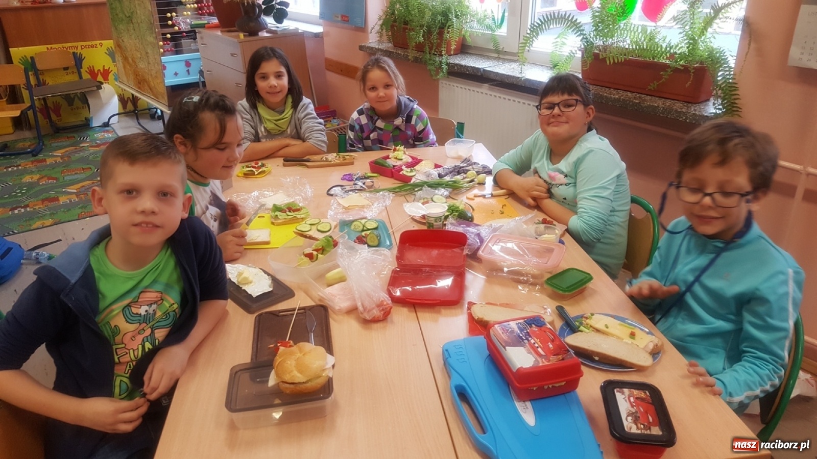 Zdjęcie w galerii na portalu naszraciborz.pl: Pysznie i zdrowo w SP 15 wiadomości z regionu
