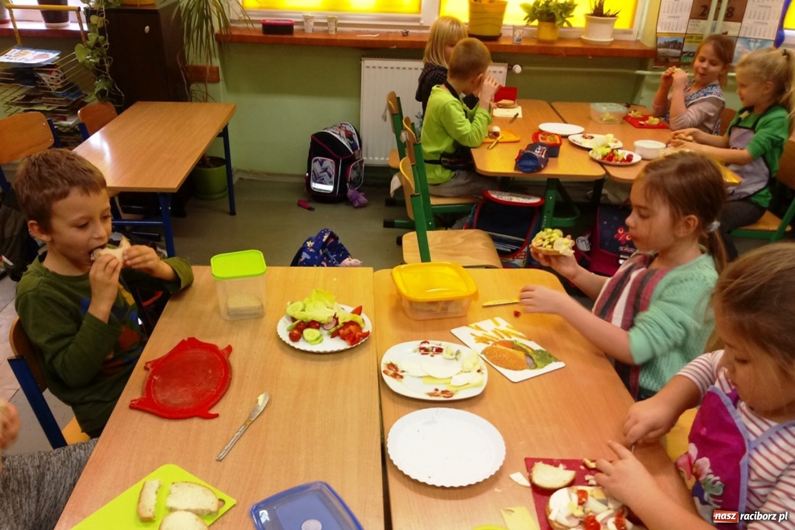 Zdjęcie w galerii na portalu naszraciborz.pl: Pysznie i zdrowo w SP 15 wiadomości z regionu